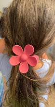 Load image into Gallery viewer, 3 inch flower clips
